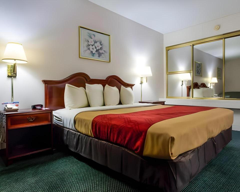 Econo Lodge South Garner Eksteriør billede