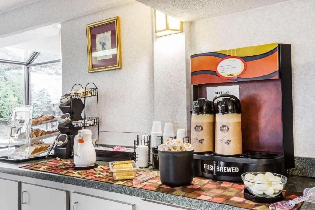 Econo Lodge South Garner Eksteriør billede
